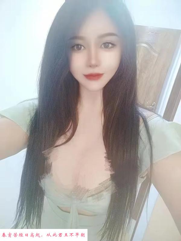 床上很骚的美女 第1张