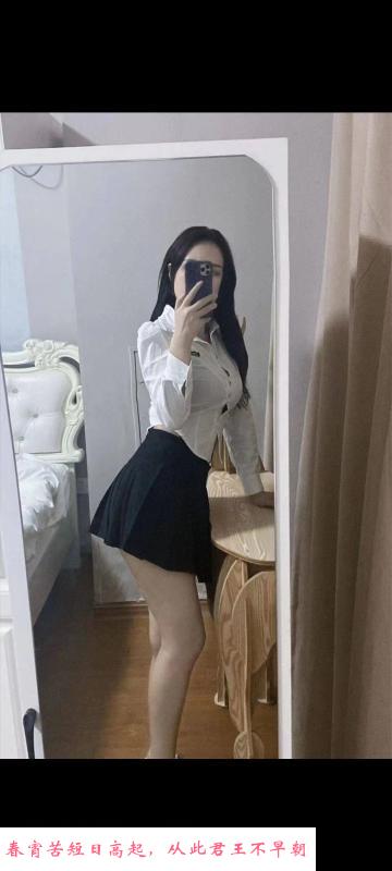 身材很顶的妹子 第2张