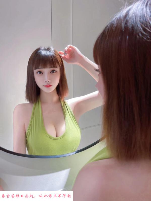 前凸后翘小柳岩 第1张