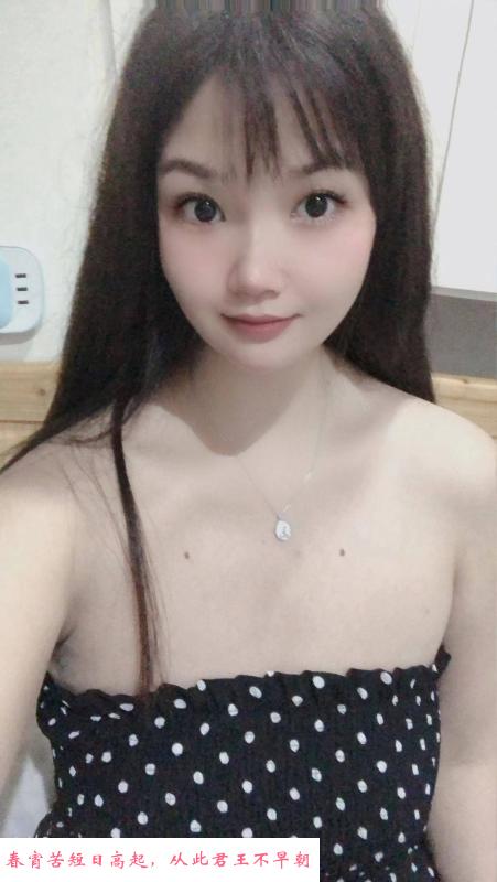 大眼素颜美女 第1张