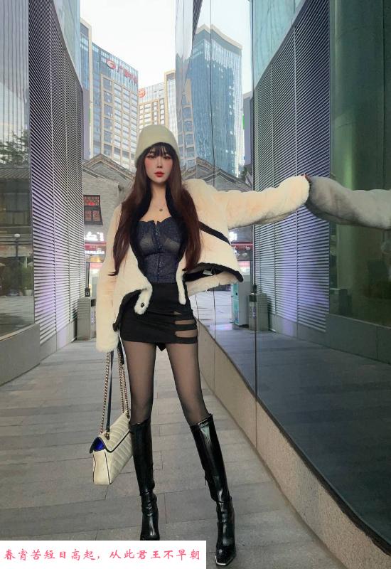 胸大屁股圆骚妹子 第2张