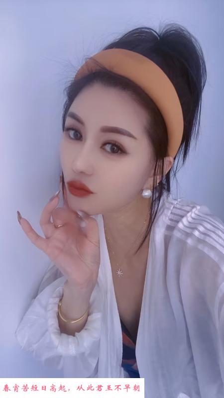 极具诱惑力美女姐姐 第1张