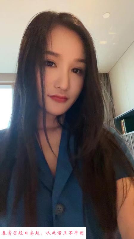 烈焰红唇小伊 第2张