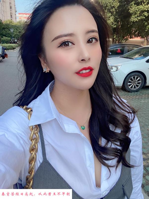 园区大胸少妇 第2张