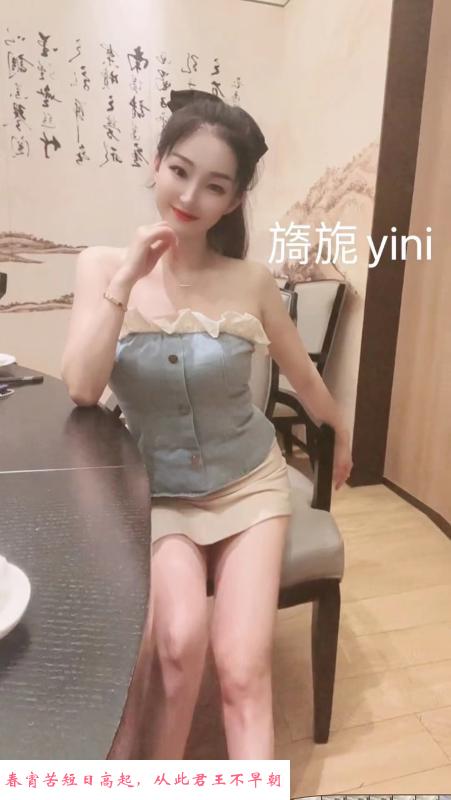 性感大长腿个兼职模特 第2张