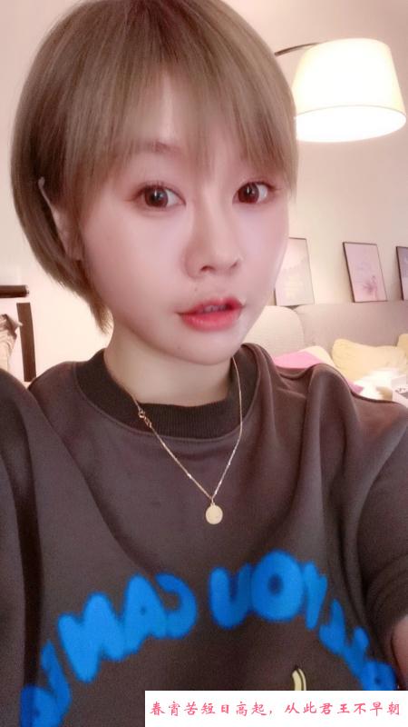 江宁短发美女雪舞 第2张