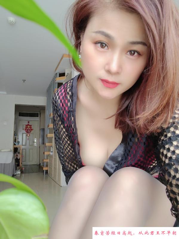 风韵熟女老板娘 第1张