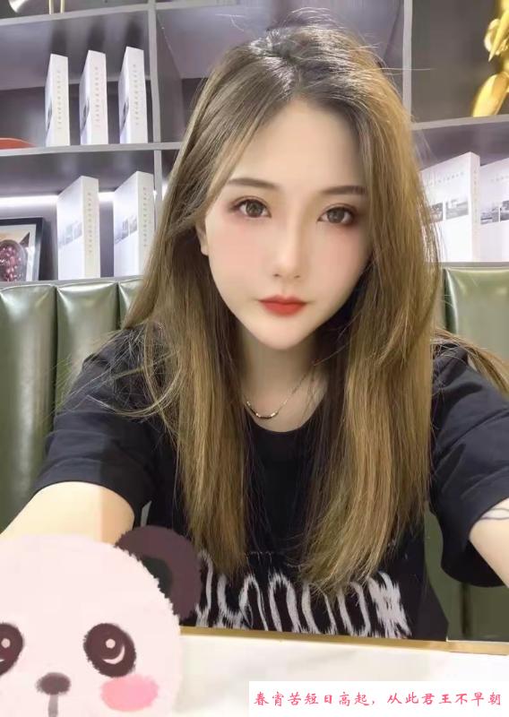 风骚的小姐姐 第1张