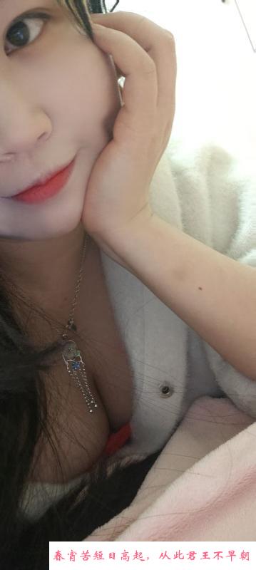四牌楼美女过年不休息 第3张