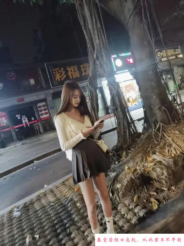 大奶服务系御姐 第2张