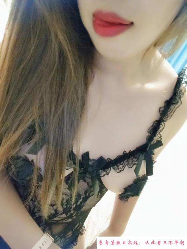 美胸骚妇 第1张