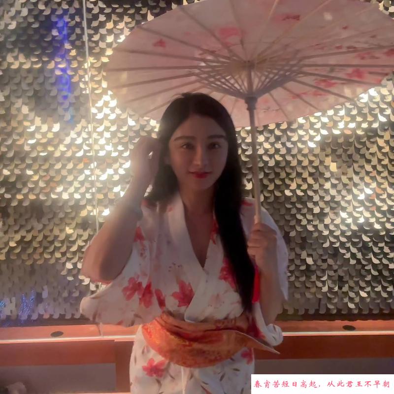 会喷水的小姐姐 第3张