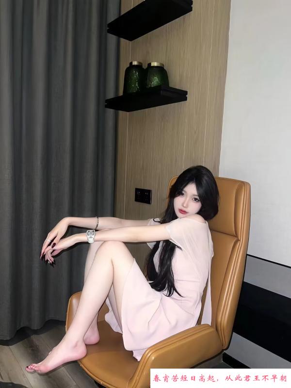 苗条小巧可爱小姐姐 第2张