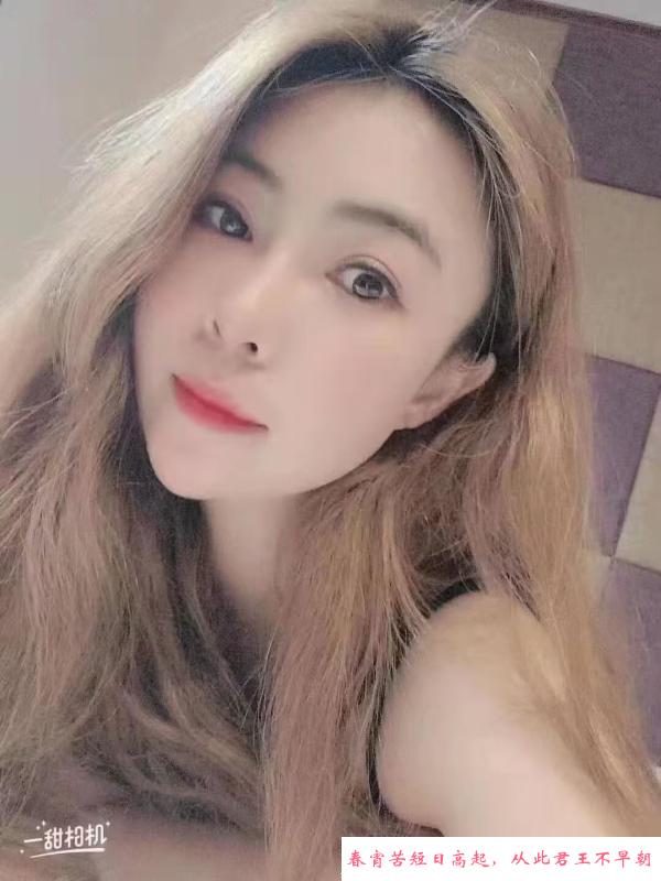 白虎逼和大长腿双飞 第2张