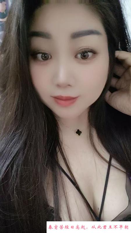 冒雨寻食少妇 第3张