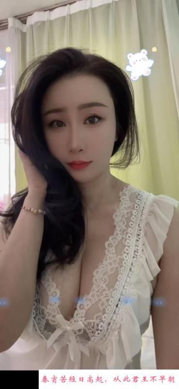 肤白御姐枣枣 第1张