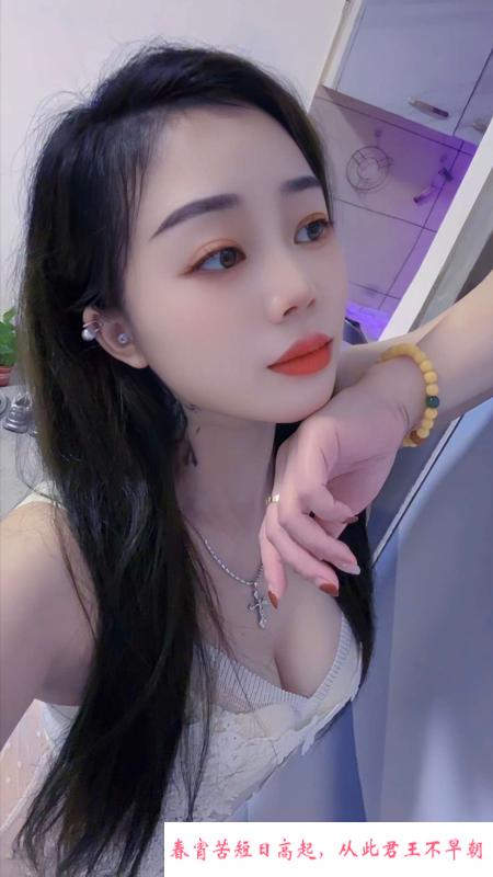 性感美妞小红花 第1张