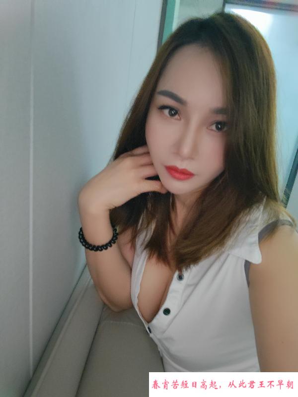 风骚型大长腿少妇 第3张