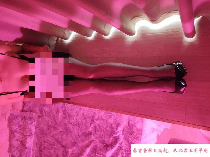 黑丝大长腿肥臀骚妇 第4张