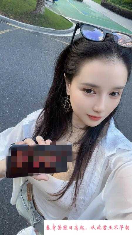 眼镜混血妹爱丽丝 第3张