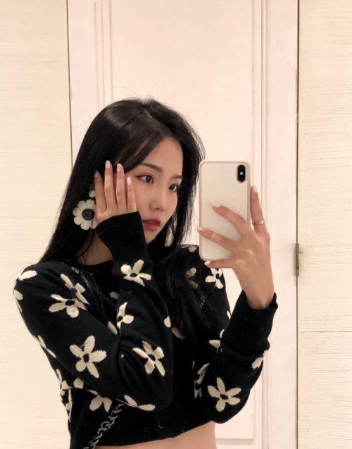 超靓学生妹巨乳美女逼紧黑色丝袜诱惑美女淫叫表情疯狂 第1张