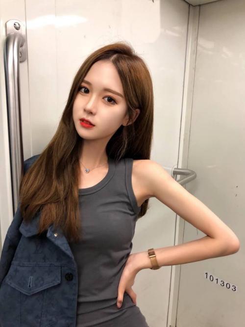 贵阳性感可爱水嫩玲珑的美女，穴紧汁水超爽 第1张