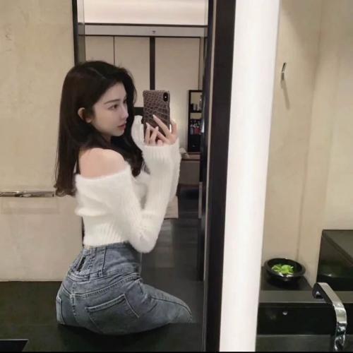 极品美女一线天,粉嫩奶子馒头逼 第1张