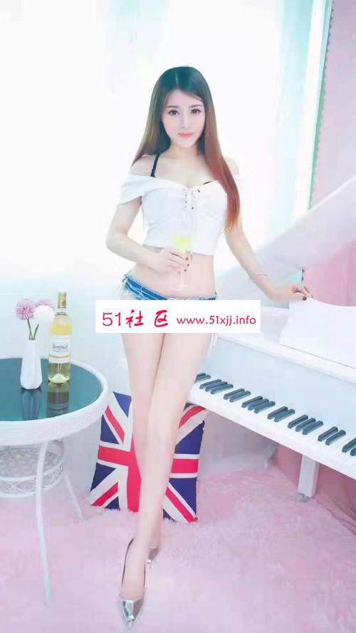 稀有大胸高挑美女 第1张