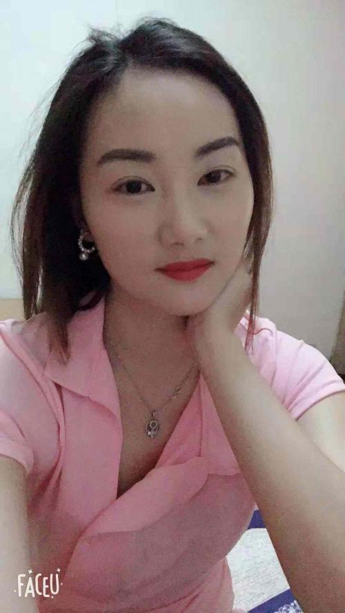 苏苑新村靓妞 第1张