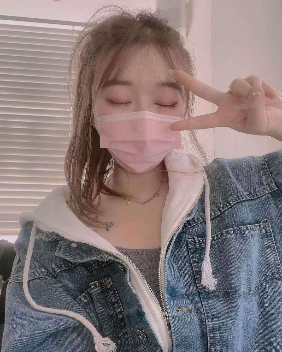 美女很棒就是年纪有点小 第1张