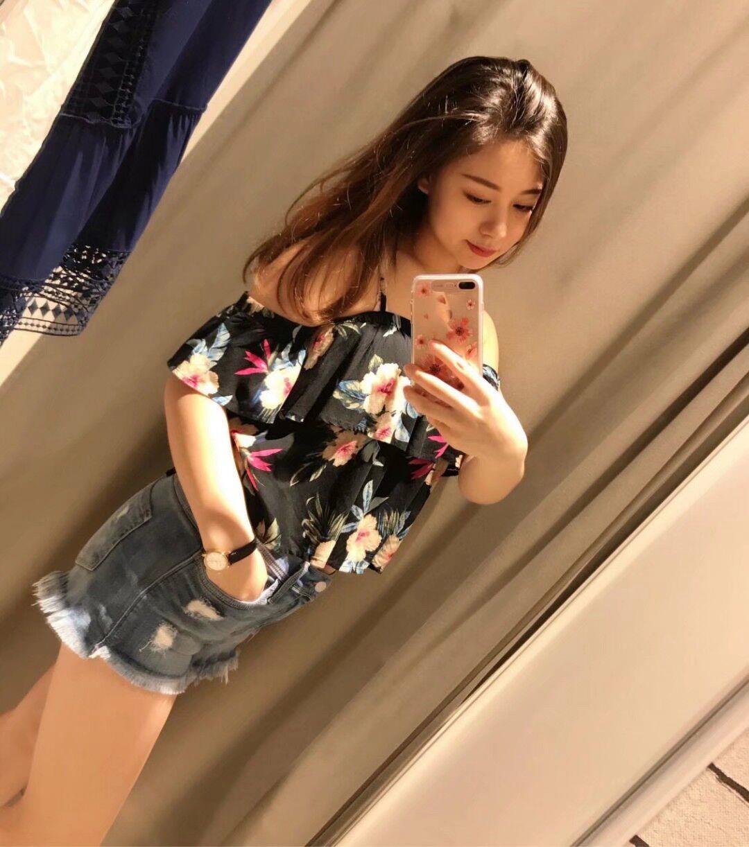 双流区冷美人依依,刚下海妙龄女神,身材皮肤超好, 第2张