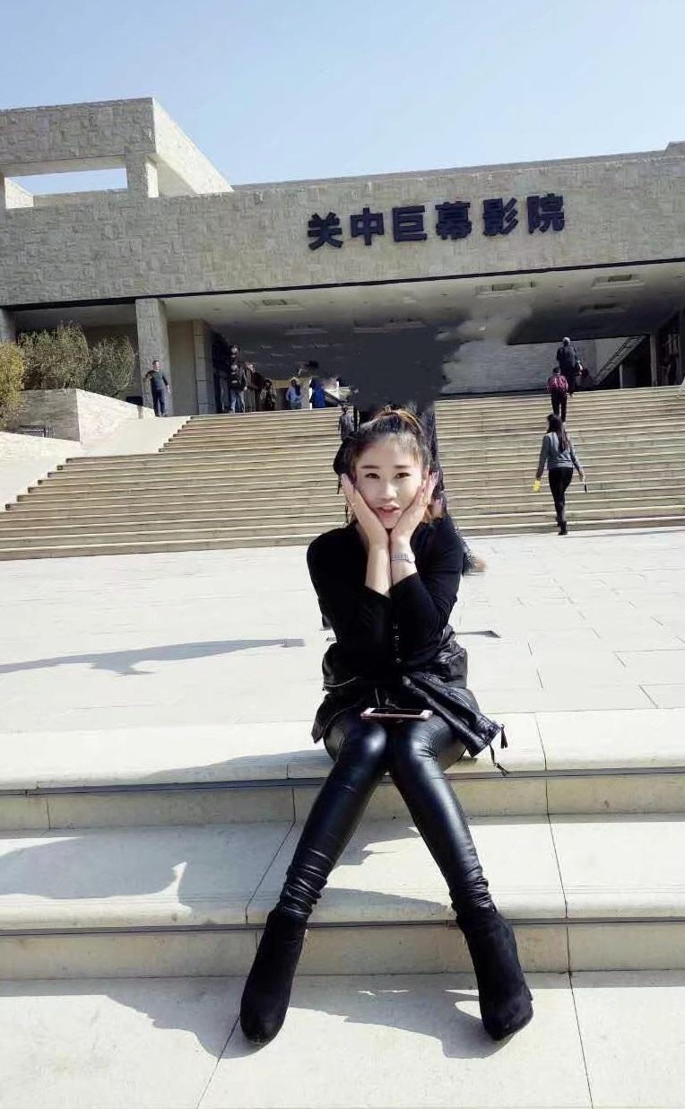 西安南郊小美女，肤白腿细 第1张