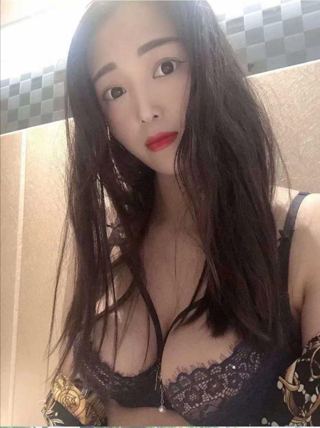 来自草原的豪乳漂亮妹妹 第1张