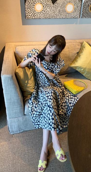 杭州兼职高颜值美女大长腿爽得一逼,水多，下面也很粉嫩。操起来很紧 第3张