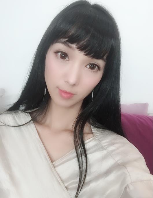 刚出道翘臂气质女神,身材好、颜值高 第3张