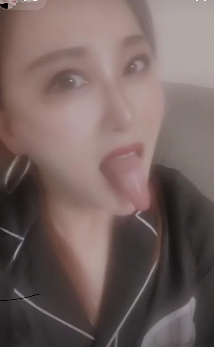汉口长舌熟女一枚 第2张