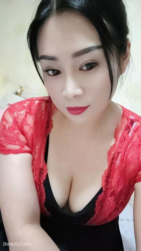 潘家园卡戴珊丰乳肥臀御姐 第1张