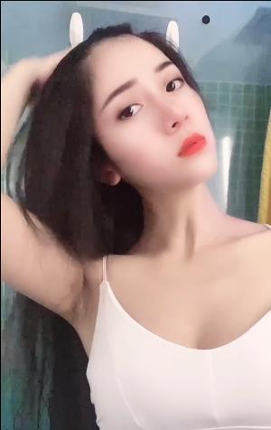 兼职嫩模,颜值高,身材很好,胸.大.有质感 第1张