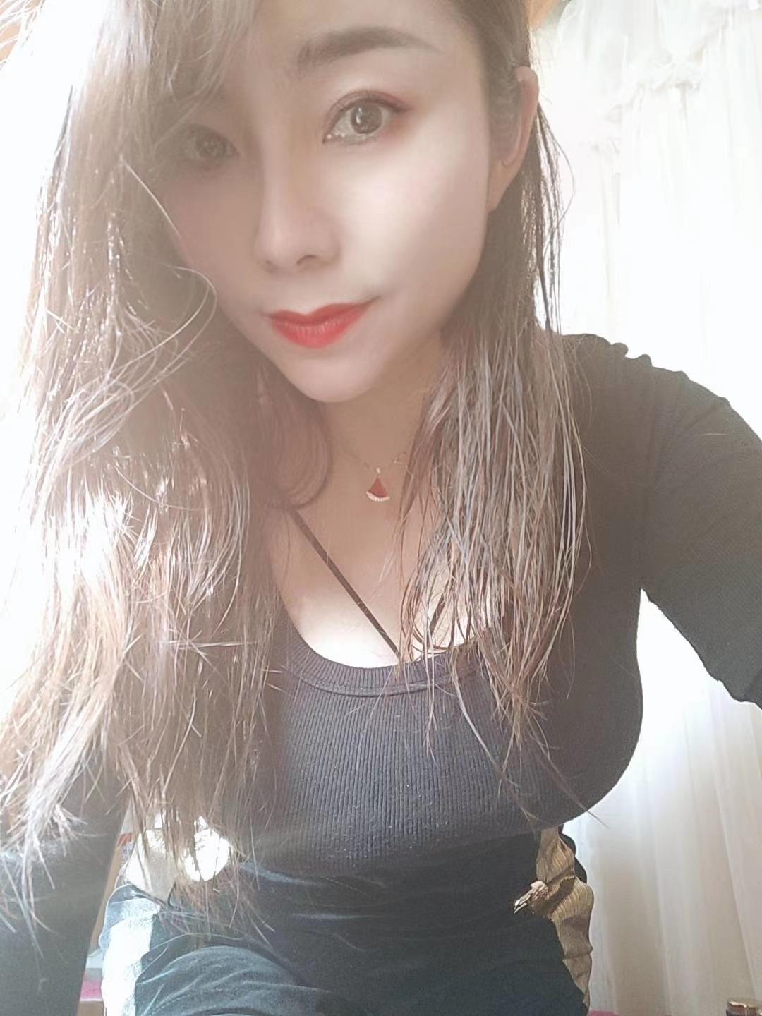 迈皋桥大奶骚妇 第2张