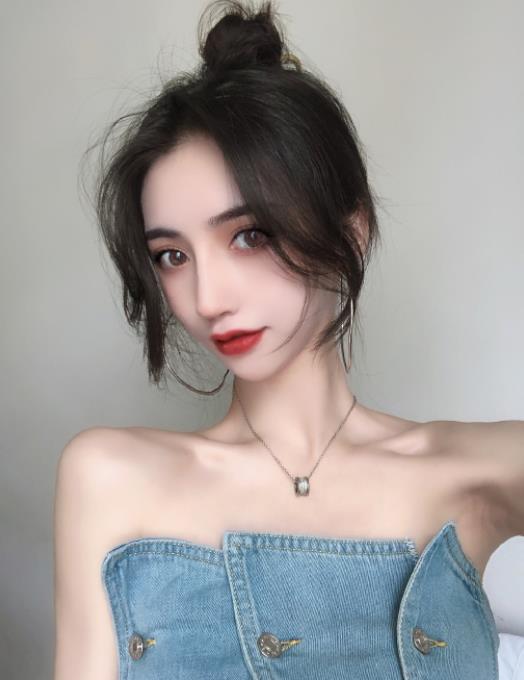 体验一个小妹眼睛很大皮肤很白 第1张