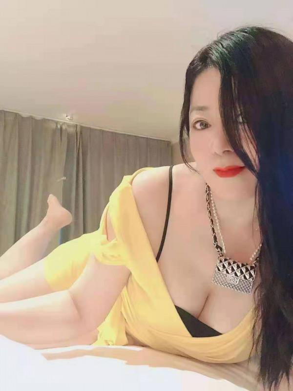 帝都超级巨臀 第1张