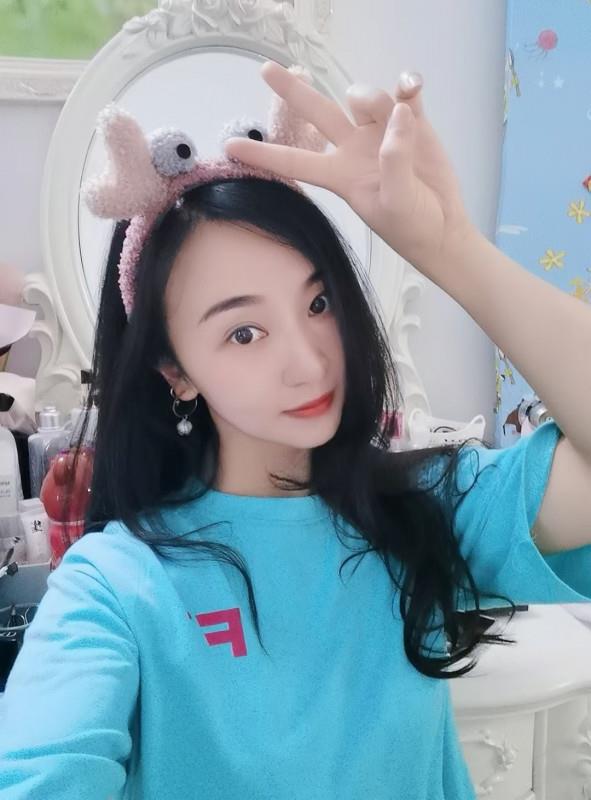 娇小可人的莎莎 第1张
