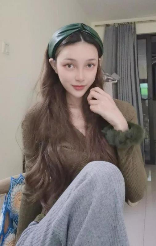 清秀甜蜜的梦梦 第1张