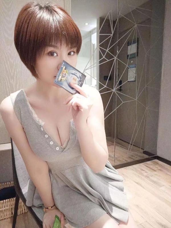 包河短发气质女 第1张