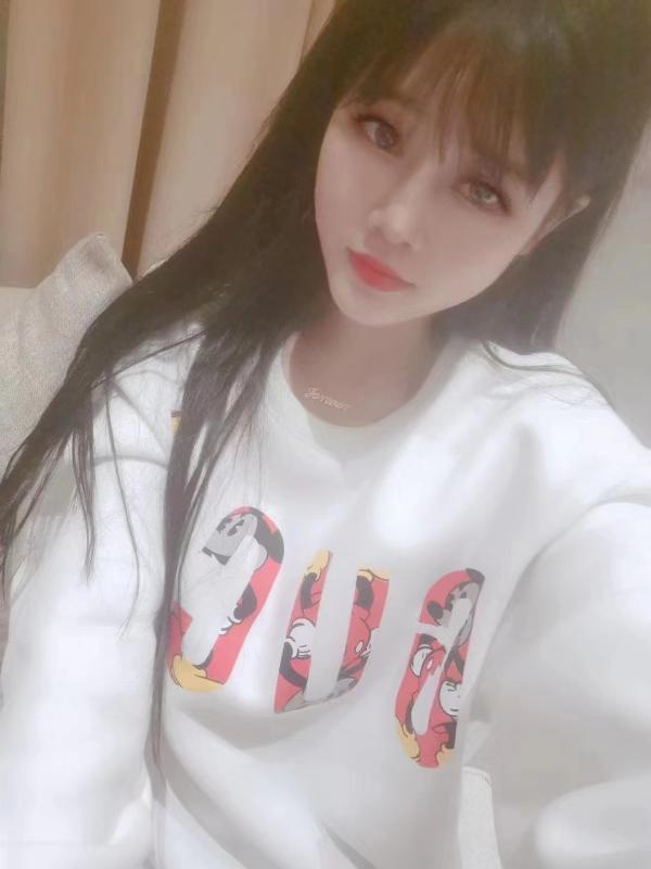 花都大奶白皙美女 第2张