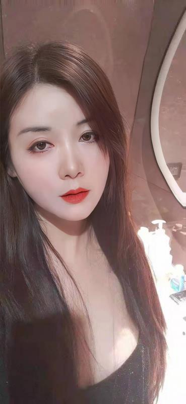 福华少妇卡莉 第2张