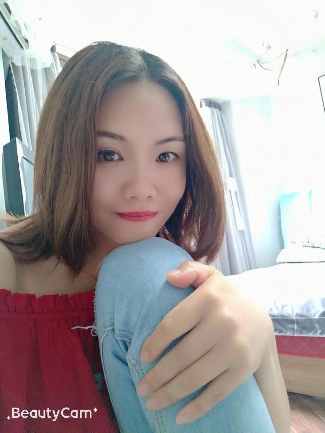 汉口小姐姐皮肤很白 第1张