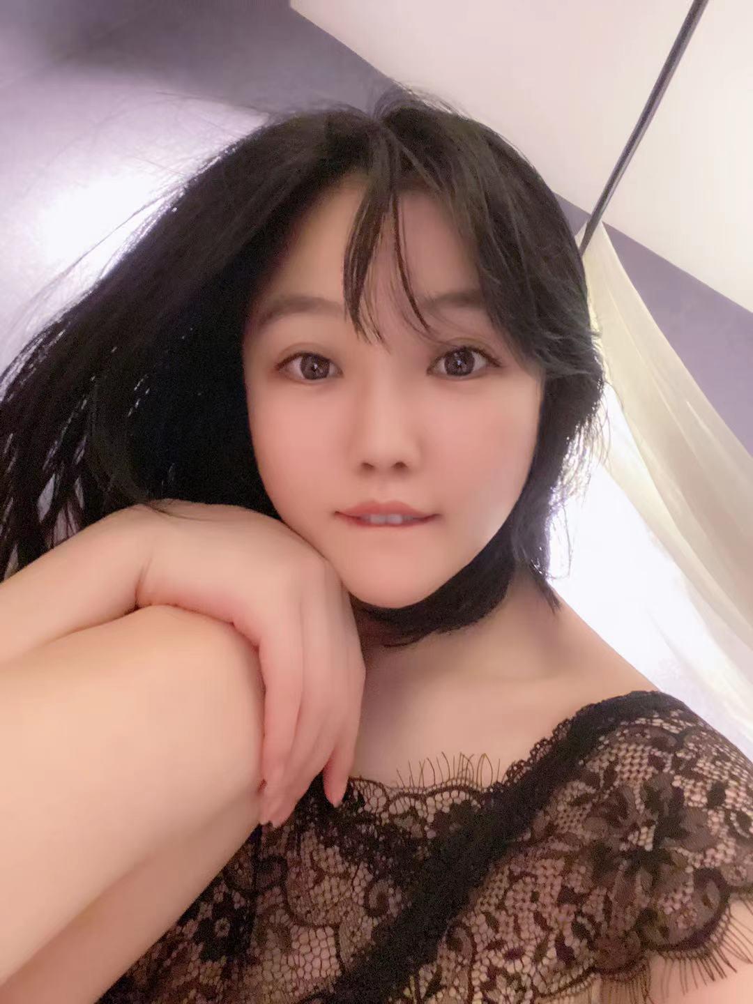 碑林区高颜值大长腿妹子，花朵朵 第1张
