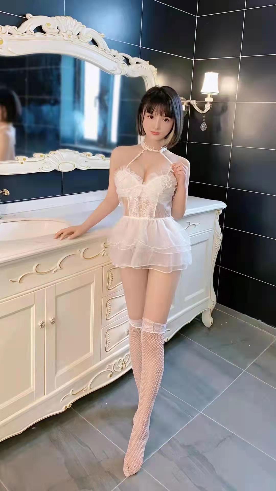 苗族兼职卖酒傲娇小美女 第2张