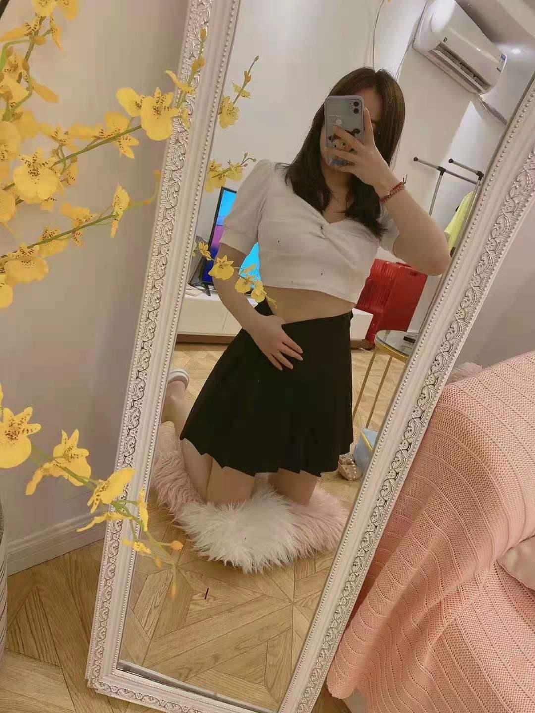 徐汇区颜值不错的大胸妹子，下面水多，干起来舒服 第2张